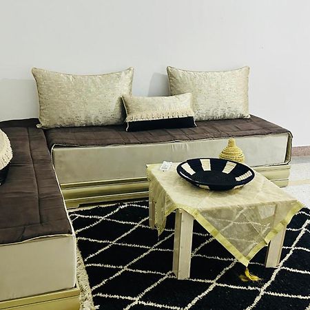 Karaz Homestay Grand Appartement Avec Rooftop Monte Arrouit Bagian luar foto