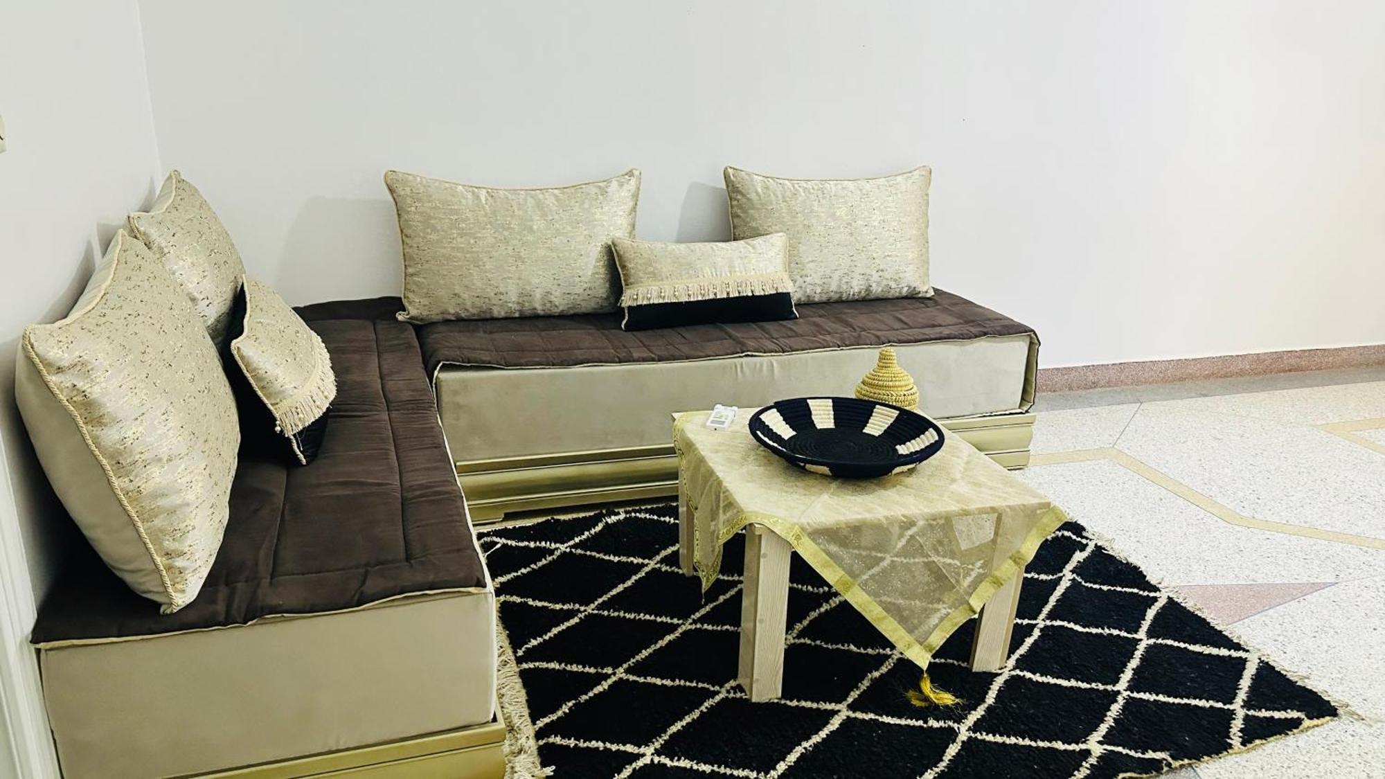 Karaz Homestay Grand Appartement Avec Rooftop Monte Arrouit Bagian luar foto