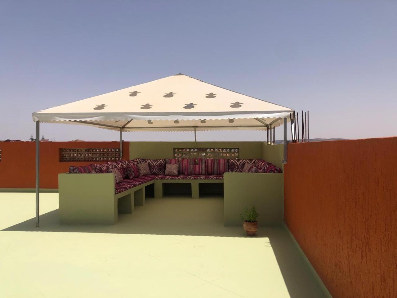 Karaz Homestay Grand Appartement Avec Rooftop Monte Arrouit Bagian luar foto